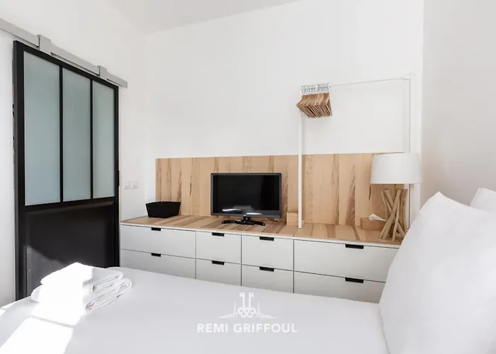 Le Vannier Private Garage Balcony 2 Guests