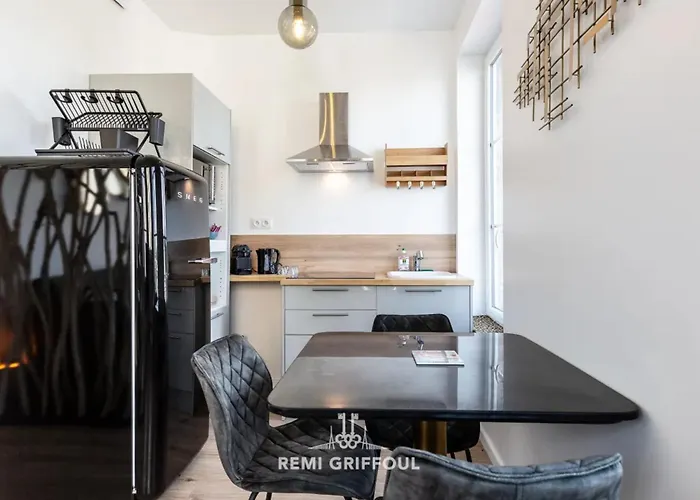 Le Vannier Private Garage Balcony 2 Guests *